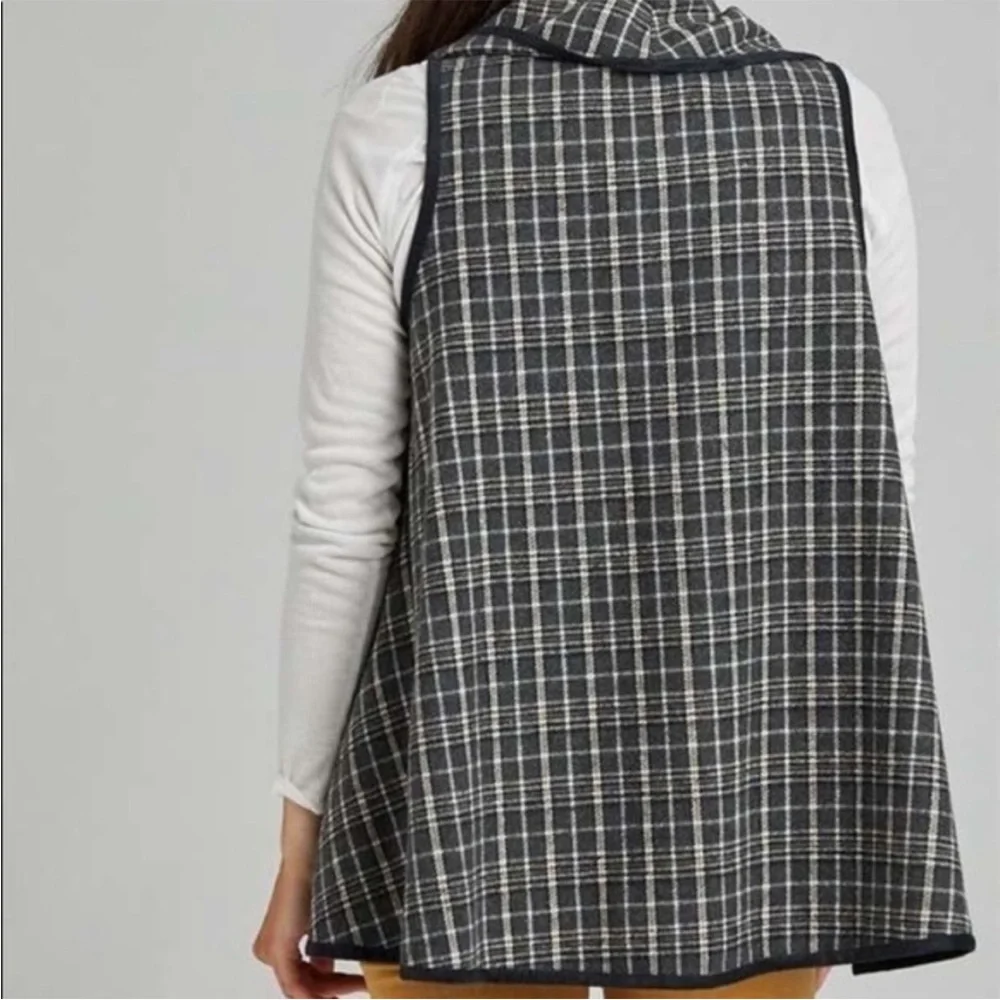 Altar’d State Grey & White Plaid Waterfall Vest - Picture 3 of 8